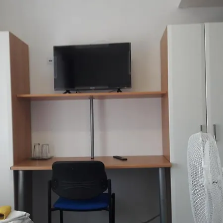 Austrian Business Centrum Ufo Einsteinova Pensjonat 3*